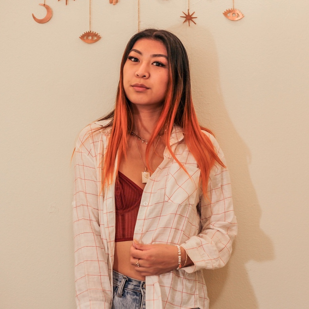 White and red button down - Picture 2 of 3